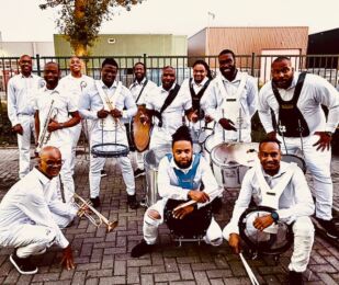 Brassband AGOGO 12 Caribische muzikanten