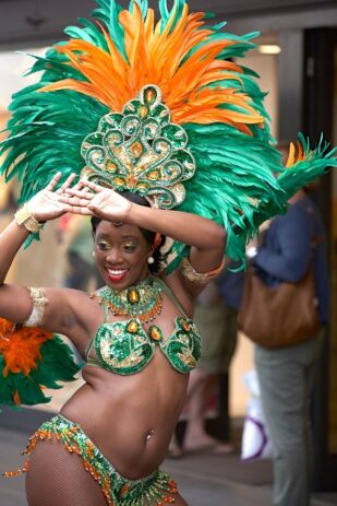 Caribische danseres AGOGO