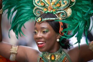 Brassband AGOGO danseres Chuchu