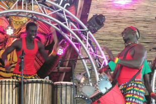 Afrikaanse trommelaars AGOGO in actie