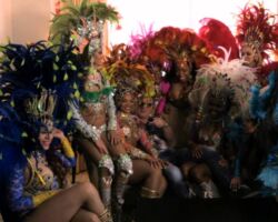 VI Oranje met AGOGO danseressen VI Oranje met AGOGO danseressen